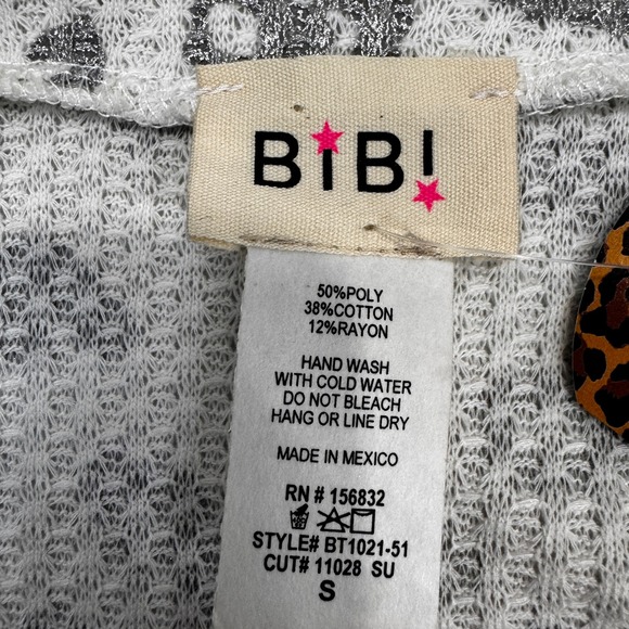 BIBI Waffle Knit Top Womens Small Silver Glitter Leopard Print V-Neck New W/Tags - Picture 7 of 10